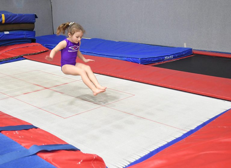 Trampoline Beginner and Advanced Classes, Open Gym Gigueres Gym